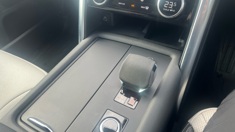 Land Rover Discovery 3.0 D300 R-Dynamic HSE 5dr Auto Diesel Station Wagon